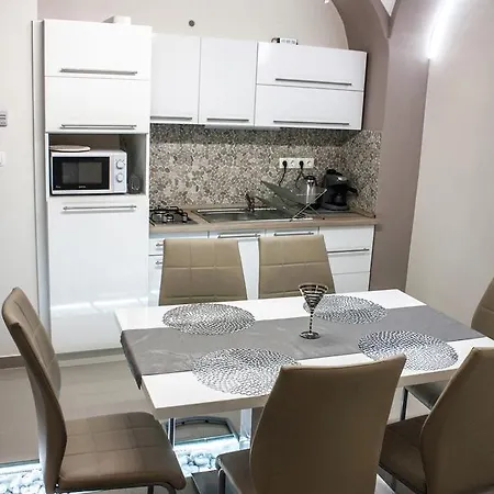 Melior Szallo Nocleg ze śniadaniem 3*