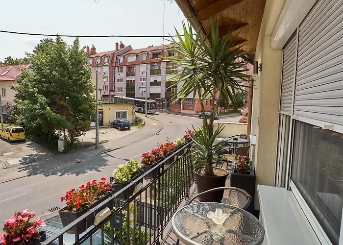 Melior Szallo エゲル